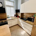 Diana/perle Apartment
